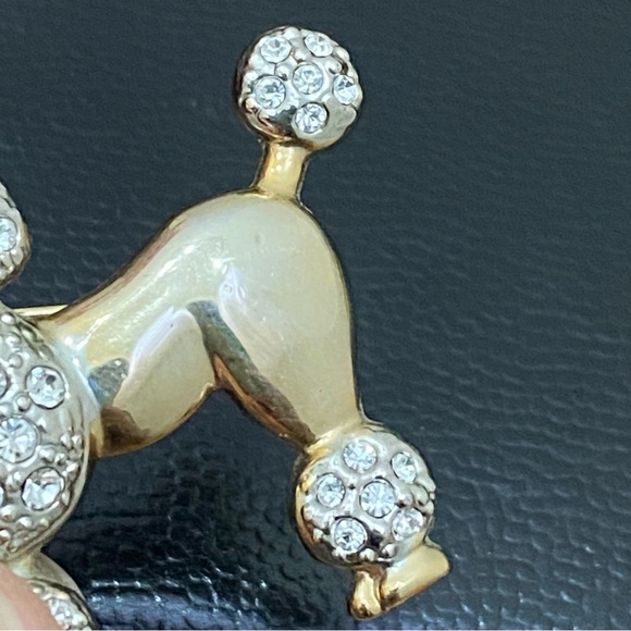 Vintage Unsigned Gold-tone Bling Rhinestones Poodle Dog Figural Brooch 15.6g - Picture 12 of 12
